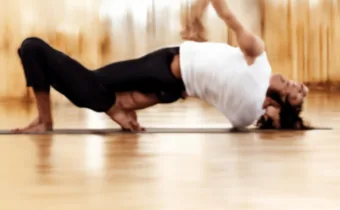 Caponyasa: A hot new yoga style combines capoeira and vinyasa (VIDEO)