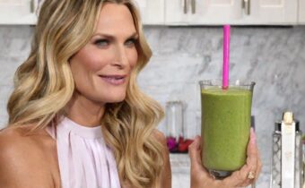 Molly Sims’ Go-To Smoothie for Gorgeous Skin and Hair