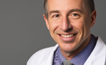 Why Dr. Frank Lipman Provides His Own Staffers With Health Coaches
