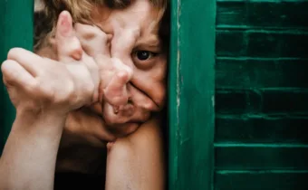 Signs Someone Is Cowardly + How to Deal with Cowardly People