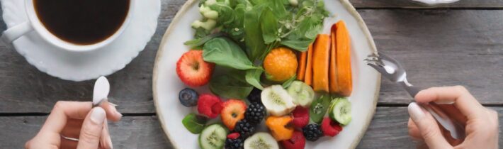 Here’s Why You Really Should Make a Point to Eat Mindfully (and How to Do It)