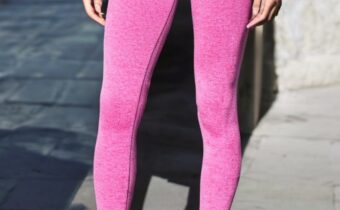 Should You Wear Underwear With Leggings? Experts Weigh In