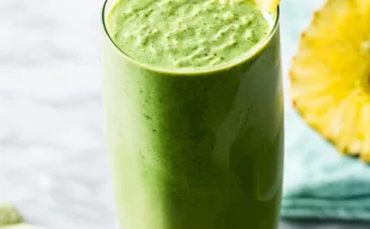 This Pineapple Green Dream Smoothie Only Looks High-Maintenance