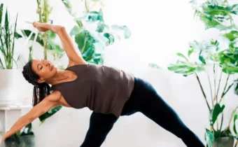 This Yoga-HIIT Hybrid Class is The Perfect At-Home Sweat Session