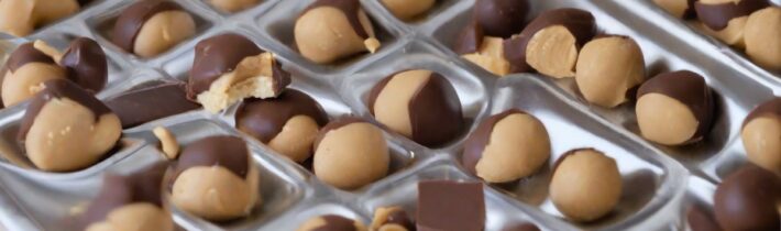 This 4-Ingredient Peanut Butter Chocolate Ball Recipe Is Dangerously Good