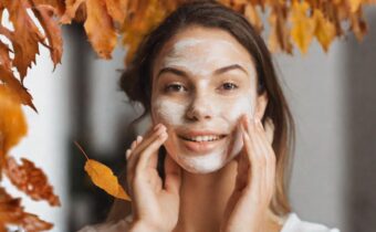 How to Exfoliate Your Skin in the Fall: Adapting Your Skincare Routine
