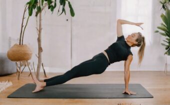 This 30-minute cardio Pilates workout takes no equipment (and zero prep)