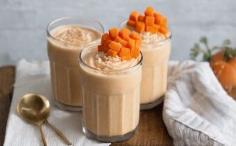 This frothy carrot cake smoothie tastes like dessert for breakfast