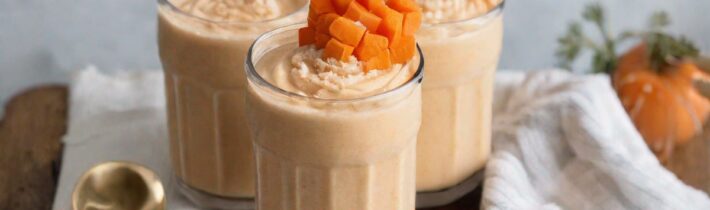 This frothy carrot cake smoothie tastes like dessert for breakfast