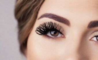 Achieving Fanned-Out Lashes: Tips and Tricks for a Flirty Look