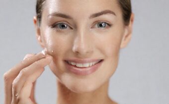 No7’s New Restore & Renew Serum Keeps Skin Looking Youthful