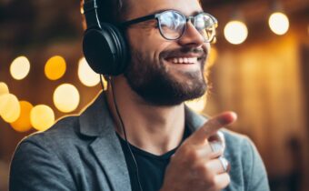 Top 5 Positive Psychology Podcasts & Apps Worth Subscribing To In 2022