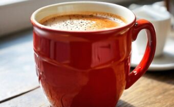 Le Creuset Mug: The Perfect Companion for Your Morning Coffee