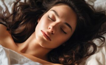Sleeping on a Silk Pillowcase: Benefits for Hair and Skin