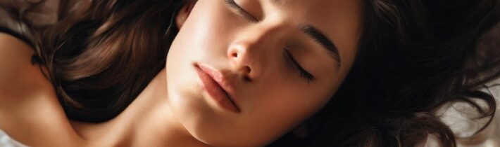 Sleeping on a Silk Pillowcase: Benefits for Hair and Skin