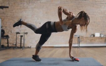 This Boxing-Style Core Workout Strengthens Way More Than Just Your Abs