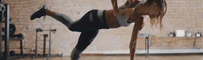 This Boxing-Style Core Workout Strengthens Way More Than Just Your Abs