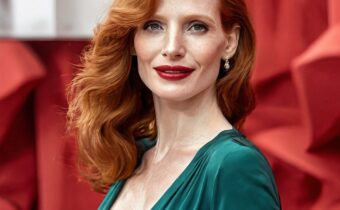 Jessica Chastain’s Go-To Plane Skin-Care Secret: Egyptian Magic Cream