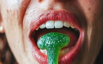 Living Libations’ Holistic Tongue Scraper Is A Total Game Changer For Fresh Breath