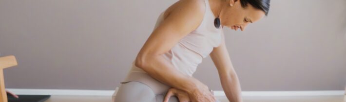 Mastering Pilates Clamshell