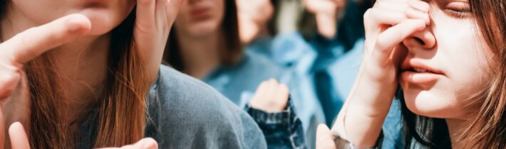 How Introverts and Extroverts Handle Stress