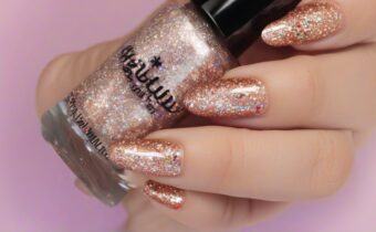 Holiday Glitter Nail Trends